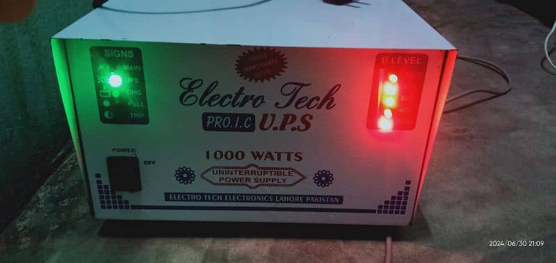 UPS 1000 watts Exide hp 200 battry 10/10 2