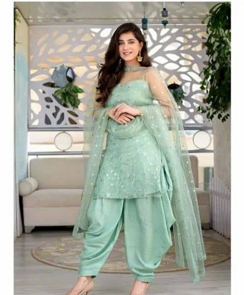 har tarha ki designing k ladies suits silwayen. . simple suit 700 0