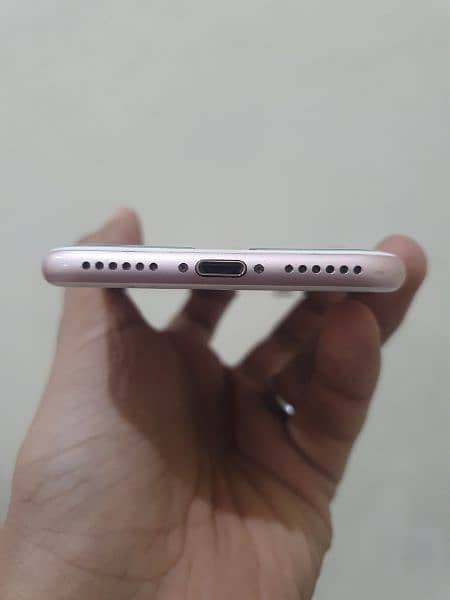 iphone 7 PTA Approved Rose gold 3