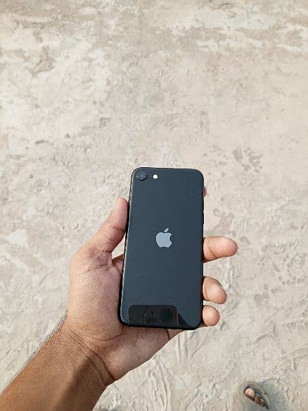 iPhone SE 2020 13