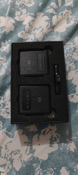 I am selling wireless lavalier microphone 2