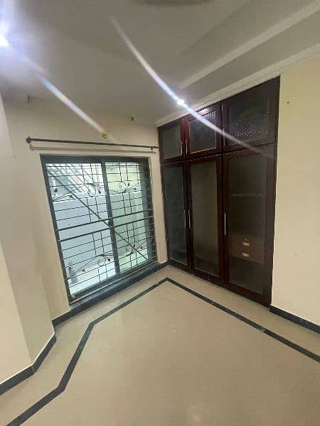 10 marla Lower Portion For Rent in Bahria Town Lahore 6