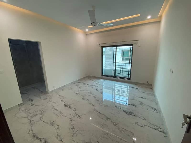 12 Marla 4 Bedrooms Brand New Flat Available For Rent. 0