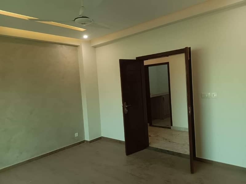 12 Marla 4 Bedrooms Lake View Brand New Flat For Rent. 9