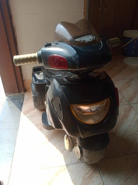 Imported Kids Electric Scooter With Lights 3