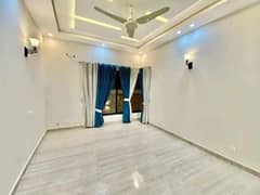 10 Marla 3 Bedrooms Brand New Flat For Rent In Askari 11 Lahore.