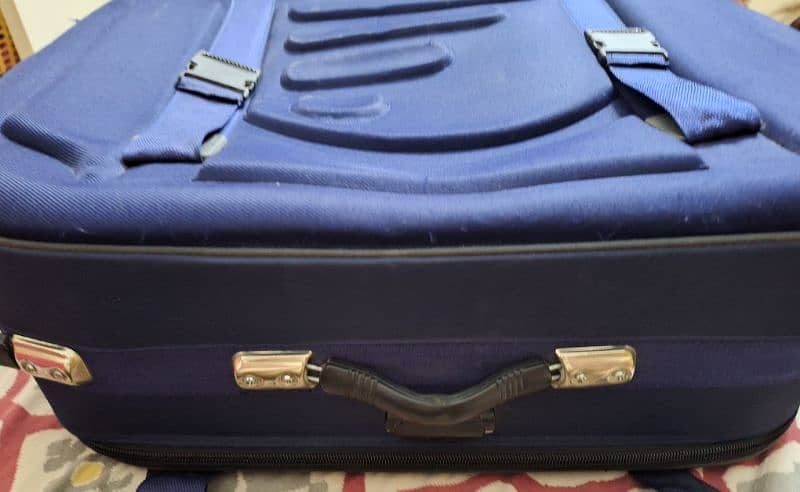 Suitcase travel bag new condition 1