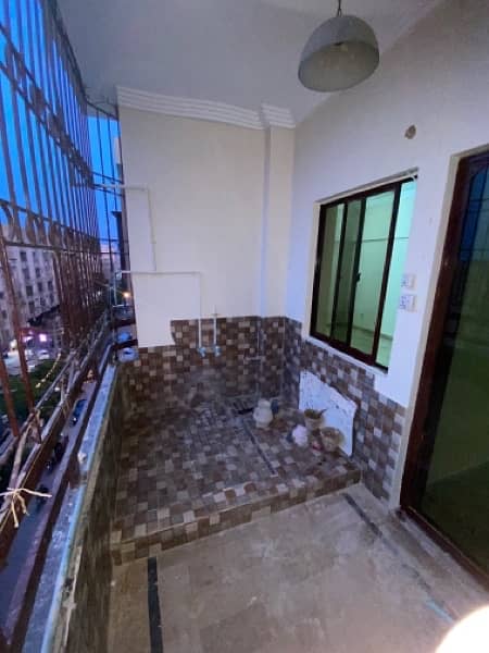 3 BED DD FLAT WITH ROOF FOR SALE IN GULSHAN-E-IQBAL BLOCK 13D-2 17