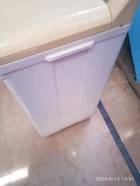 super asia  washing machine twin tub model number SA245 4