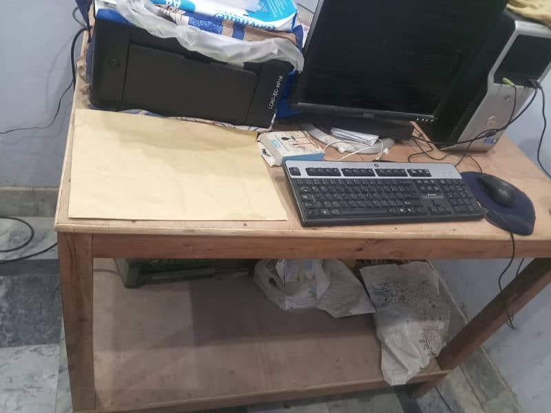 Large computer and ironing table for sale urgent 6