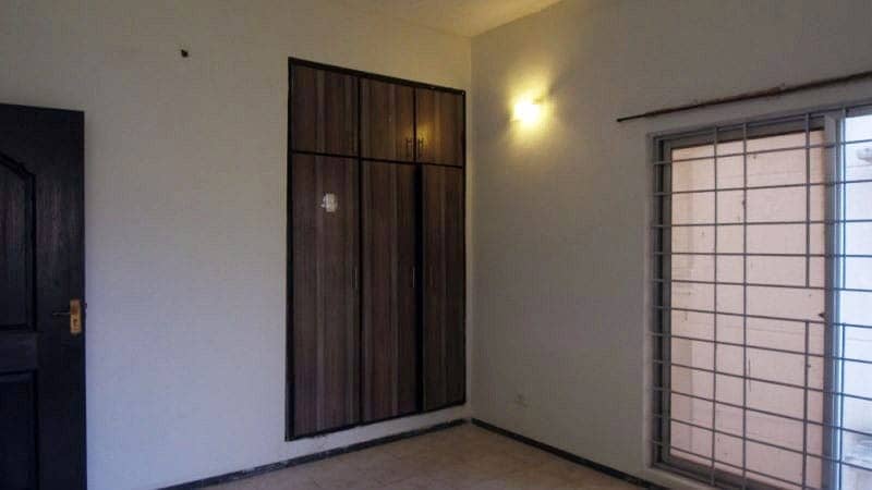 Flat Is Available For Rent In Askari 11 2