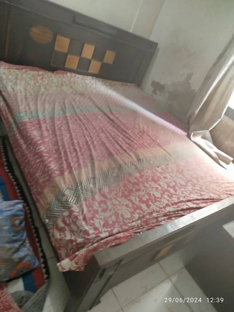 Behtreen condition me hai bed set 11