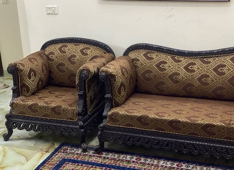 used 6 seater shesham sofa set for sale urgently. condition 10 by 10 0