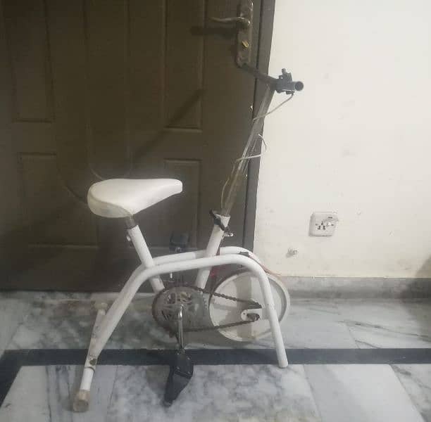 High-Quality Used Exercise Bike - Great Condition & Affordable Price 2