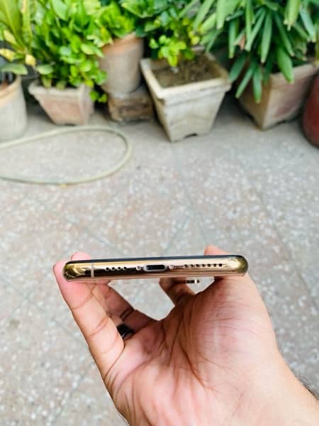 Read carefully iPhone XS Max 256 gb with box. 8