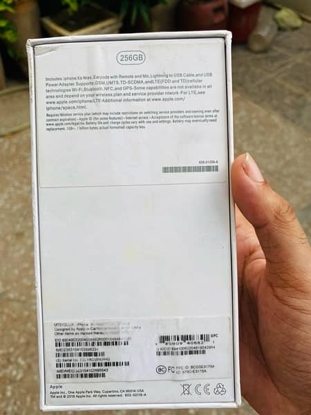 Read carefully iPhone XS Max 256 gb with box. 12