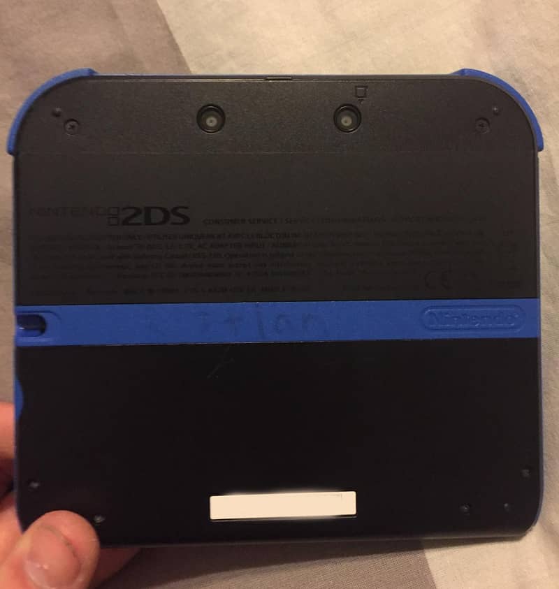 Nintendo 2ds 9/10 condition with charger 0