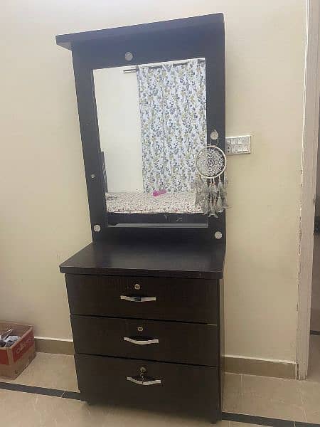 Selling my dressing table 1