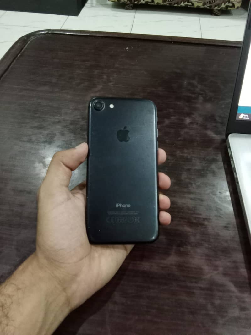 Selling my Iphone 7 32GB PTA 8/10 Condition, Price is negotiable 4