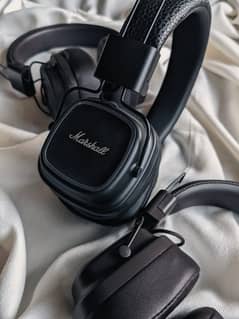 DAMAGED marshall headphones- selling for parts
