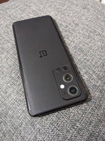 OnePlus 9 Pro (urgent sale) with original 65W Wrap Charger 2