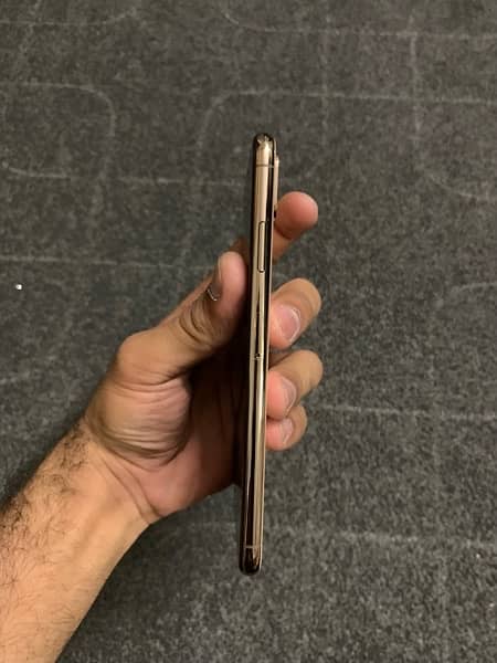 iPhone XS Max 64gb factory unlock non pta 3