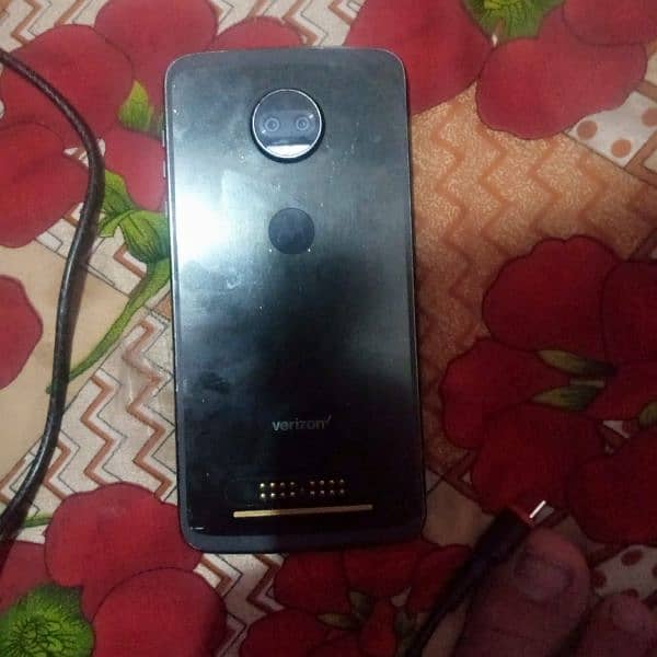I am selling my phone moto z 2force non pta à1 condition 1
