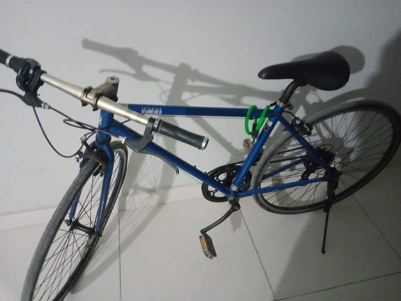 second hand bike bicycle in perfect ok condition I am available 4