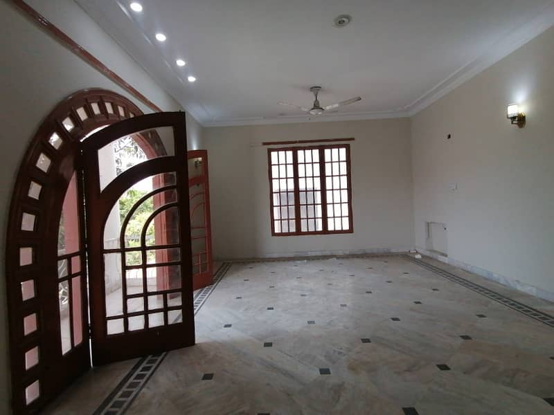 DHA 1 Kanal Beautiful Upper Portion For Rent In Phase 3 4