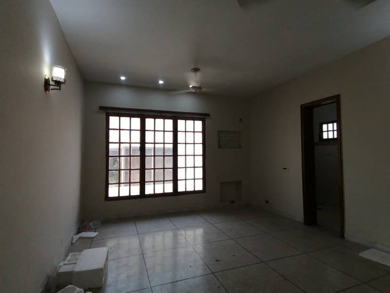 DHA 1 Kanal Beautiful Upper Portion For Rent In Phase 3 10