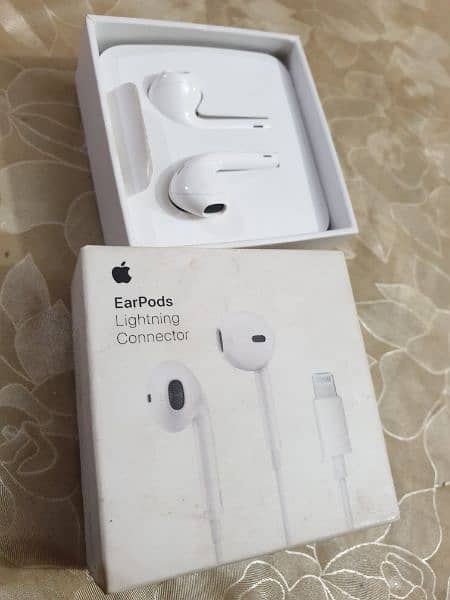 IPhone Wired Earphones with Lightning 0
