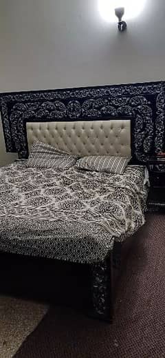 Bed king size dressing and side tables