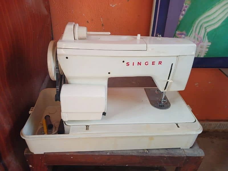 sewing machine in good condition 2
