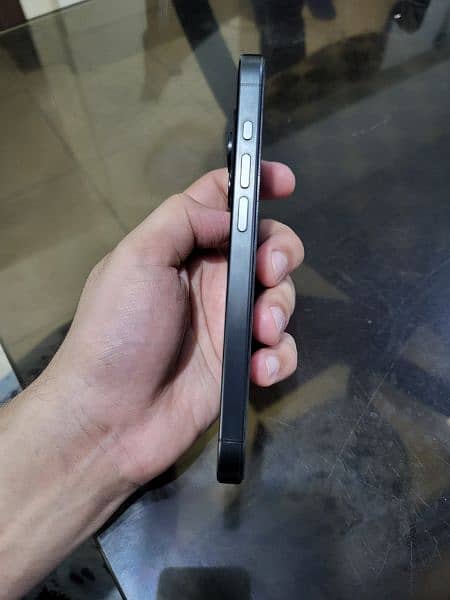 Iphone 15 pro black titanium 5