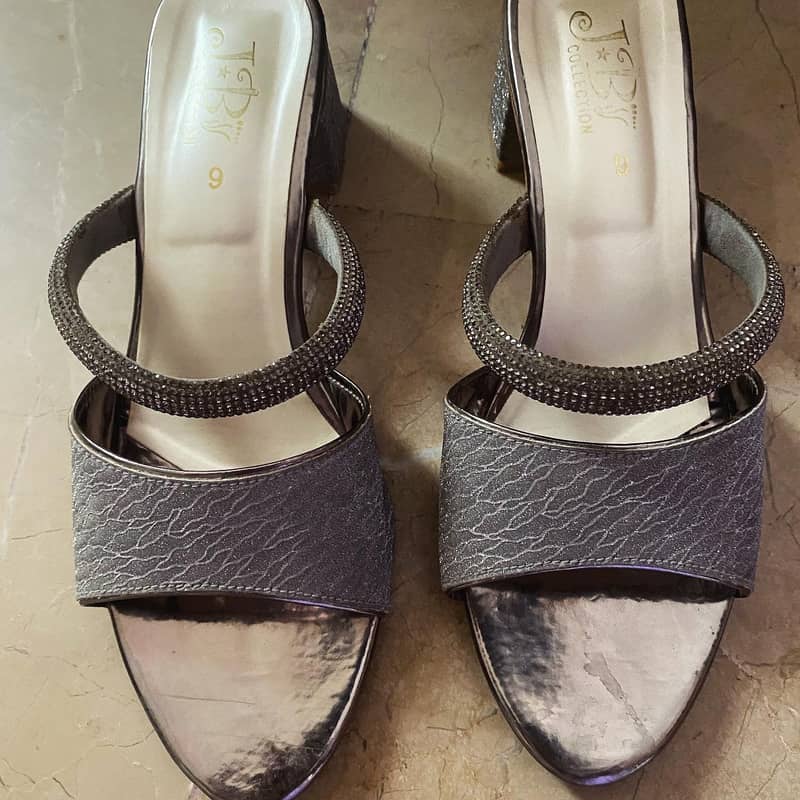 Elegant Gray Women’s party wear Sandals 1