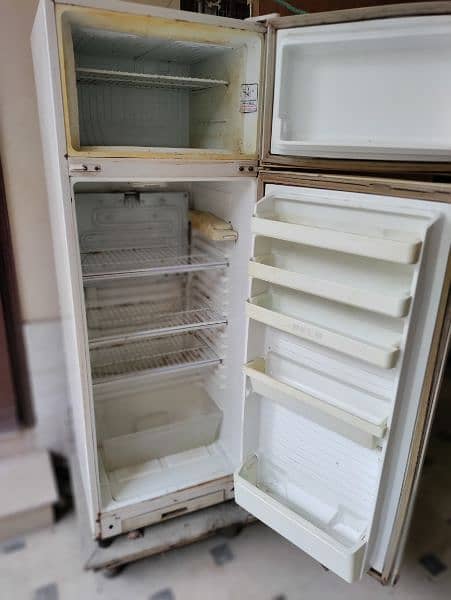 Dawlance Refrigerator genuine condition 2