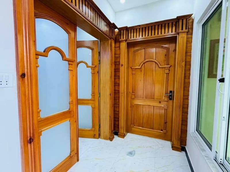 Prime Location In Sufiyan Garden House For sale Sized 7 Marla 6