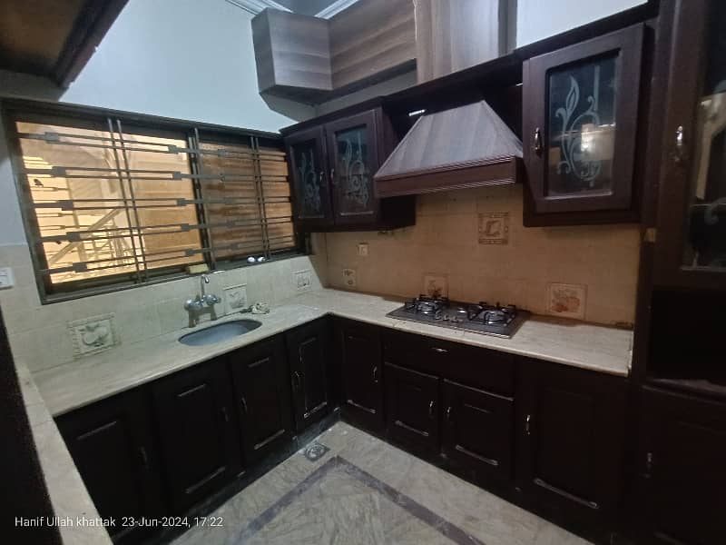 3 Beds & 3 Baths Upper Portion Only For Hiring 3