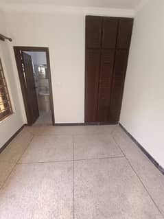 3 Beds & 3 Baths Upper Portion Only For Hiring