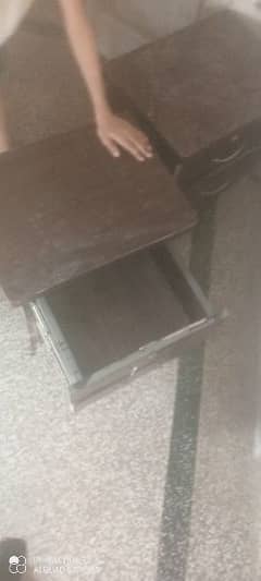 selling two side tables and good condition