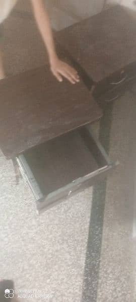 selling two side tables and good condition 0