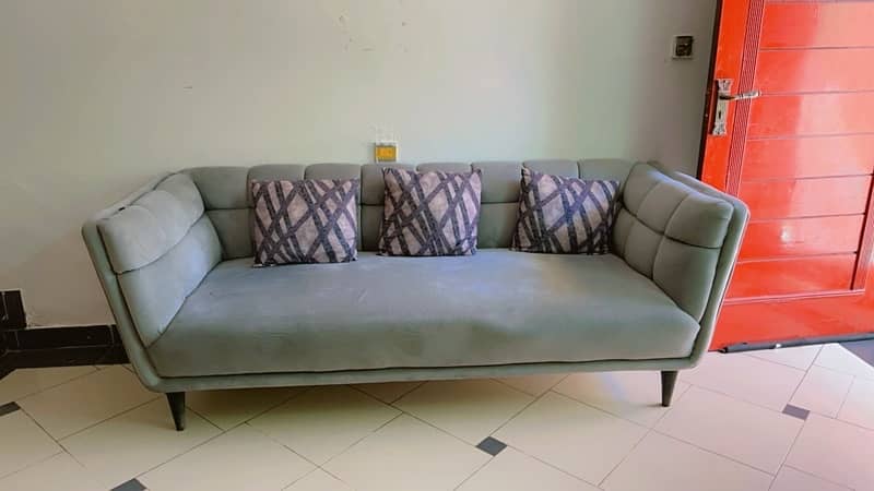 for sale 5 seater sofa new condition 4