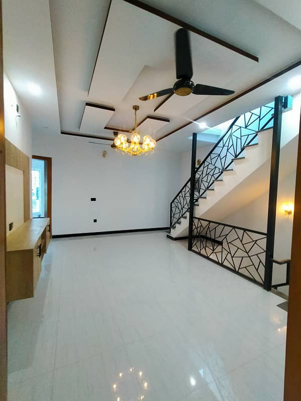 7 Marla House In Central Bahria Town Phase 8 - Ali Block For Sale 18