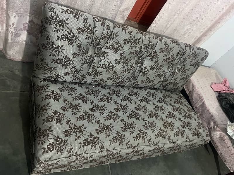 4 Seater Sofa Set big one in good condition 1