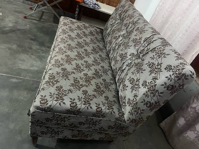 4 Seater Sofa Set big one in good condition 4