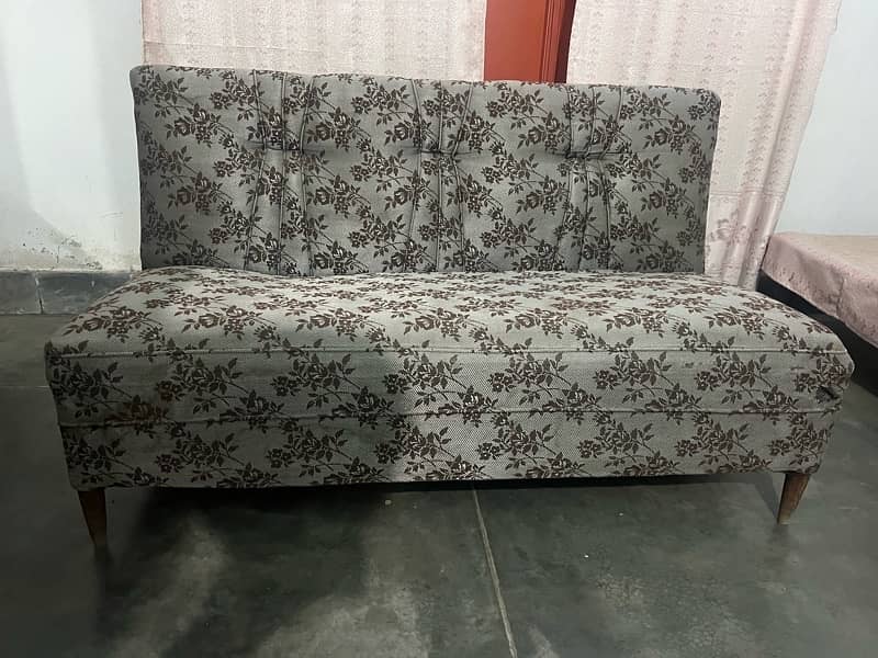 4 Seater Sofa Set big one in good condition 5