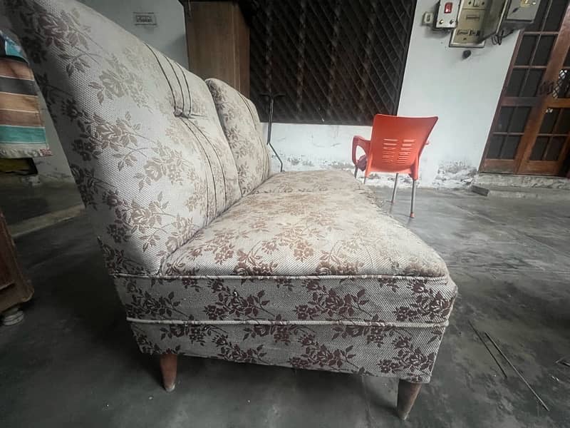 4 Seater Sofa Set big one in good condition 7