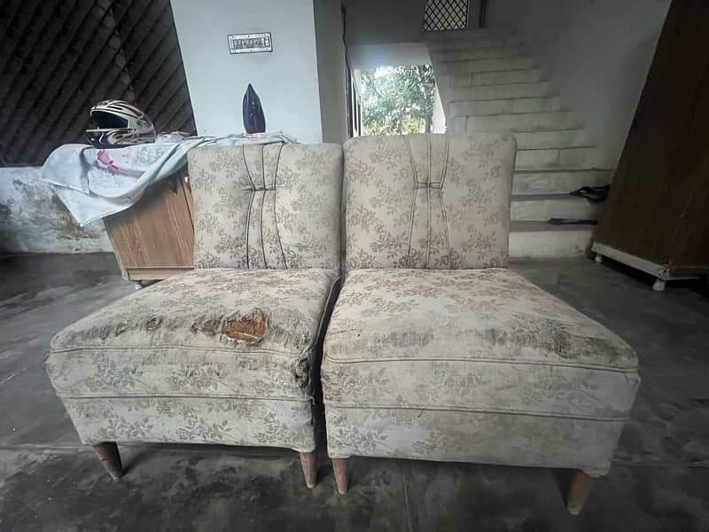 4 Seater Sofa Set big one in good condition 9
