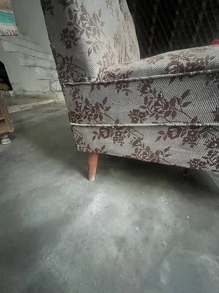 4 Seater Sofa Set big one in good condition 10