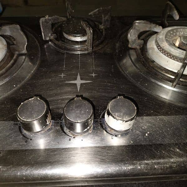3 burner gas stove mint condition metal body urgent sale full working 2